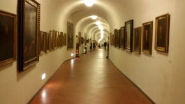 inside_view_of_the_vasari_corridor_corridoio_vasariano_in_florence_italy_3